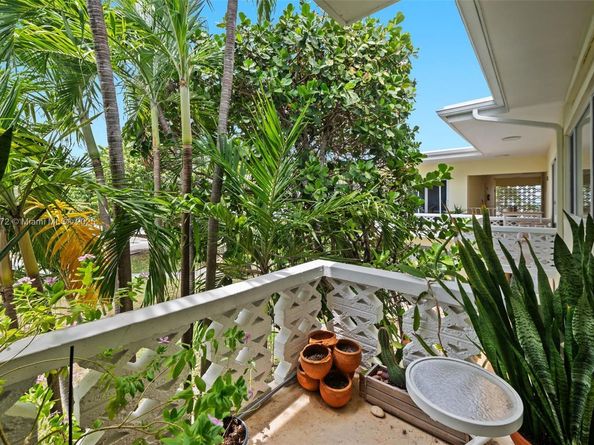 9271 W Bay Harbor Dr 12, Bay Harbor Islands FL 33154