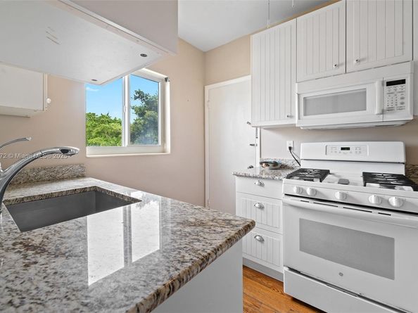 9271 W Bay Harbor Dr 12, Bay Harbor Islands FL 33154