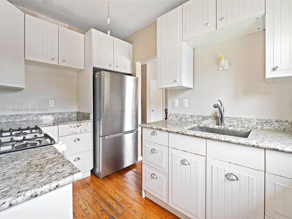 9271 W Bay Harbor Dr 12, Bay Harbor Islands FL 33154