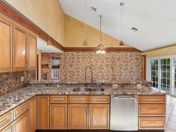 931 SW 150th Ave, Sunrise FL 33326