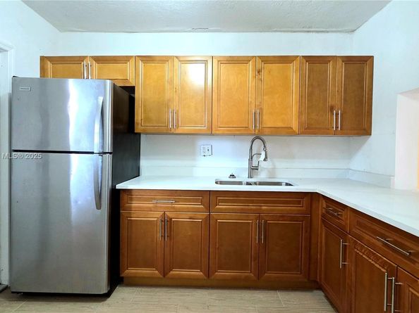 18900 NE 3rd Ct 520, Miami FL 33179