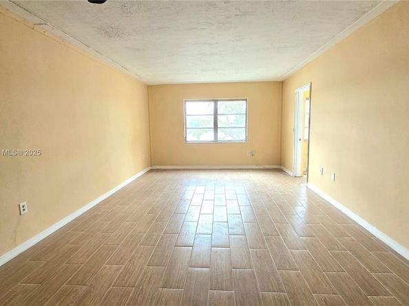 18900 NE 3rd Ct 520, Miami FL 33179