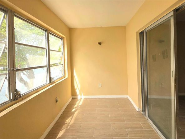 18900 NE 3rd Ct 520, Miami FL 33179