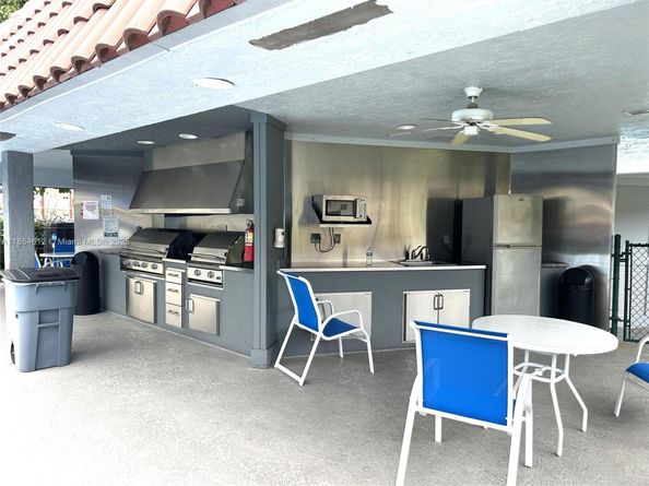 111 S Hollybrook Dr 107, Pembroke Pines FL 33025
