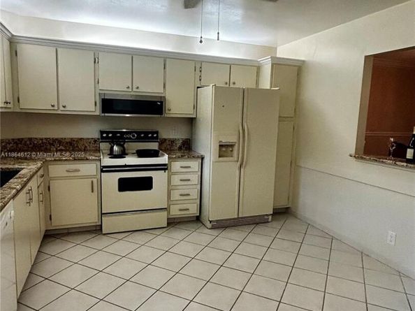 111 S Hollybrook Dr 107, Pembroke Pines FL 33025