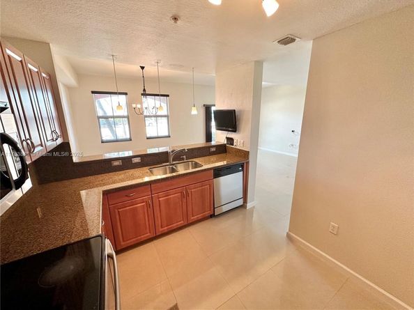 11202 NW 83rd St 104, Doral FL 33178