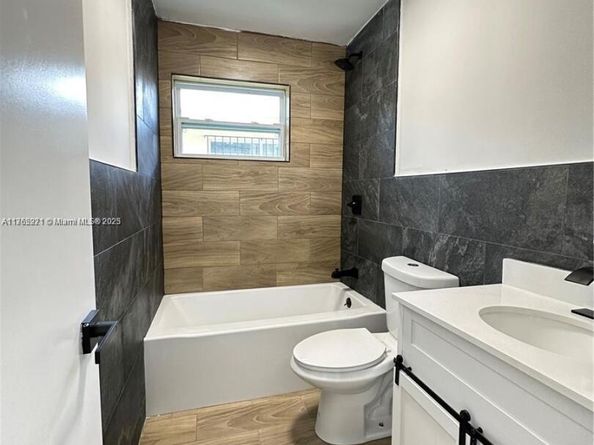 1441 NW 34th St, Miami FL 33142