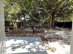 1441 NW 34th St, Miami FL 33142