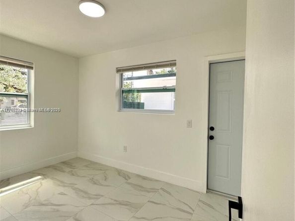 1441 NW 34th St, Miami FL 33142