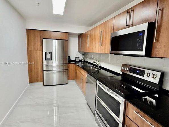 3000 S Ocean Dr 108, Hollywood FL 33019