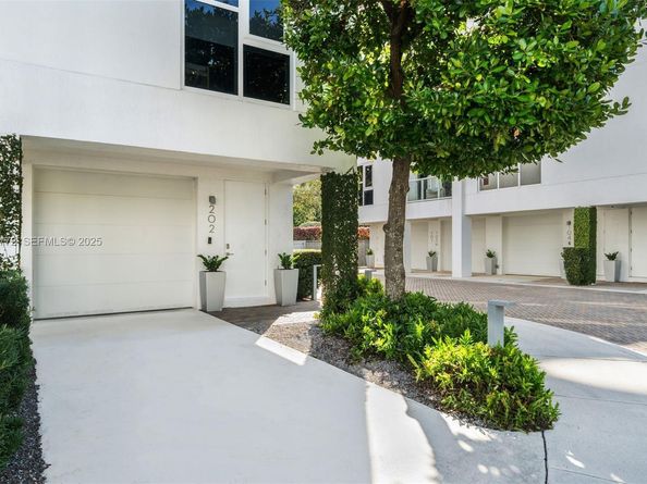 455 NE 39th St 202, Miami FL 33137