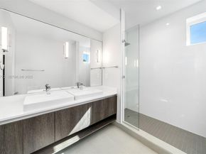 455 NE 39th St 202, Miami FL 33137