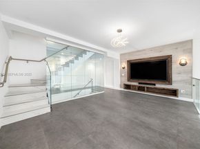 455 NE 39th St 202, Miami FL 33137