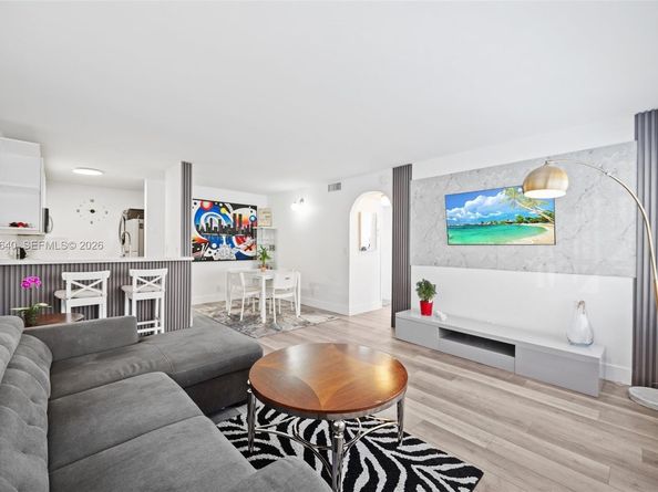 835 Twin Lakes Dr 30C, Coral Springs FL 33071