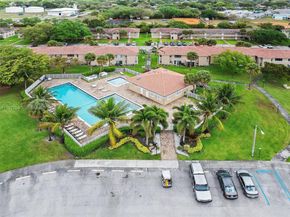 835 Twin Lakes Dr 30C, Coral Springs FL 33071