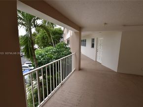 3800 Oaks Clubhouse Dr 309, Pompano Beach FL 33069