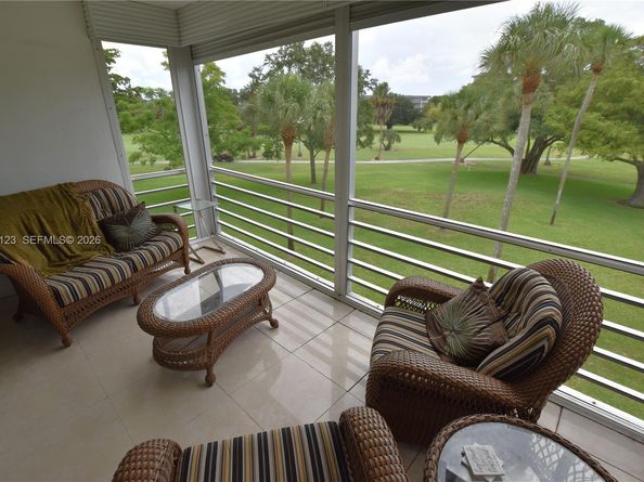 3800 Oaks Clubhouse Dr 309, Pompano Beach FL 33069