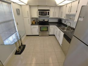 3800 Oaks Clubhouse Dr 309, Pompano Beach FL 33069