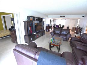 3800 Oaks Clubhouse Dr 309, Pompano Beach FL 33069