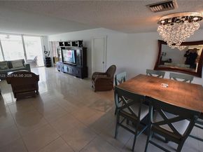 3800 Oaks Clubhouse Dr 309, Pompano Beach FL 33069