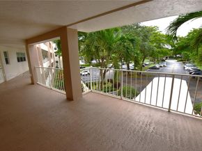 3800 Oaks Clubhouse Dr 309, Pompano Beach FL 33069