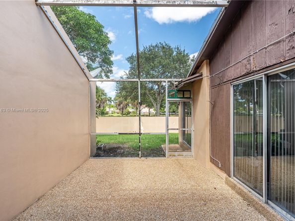 9591 W Heather Ln, Miramar FL 33025