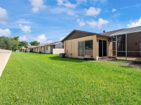 9591 W Heather Ln, Miramar FL 33025
