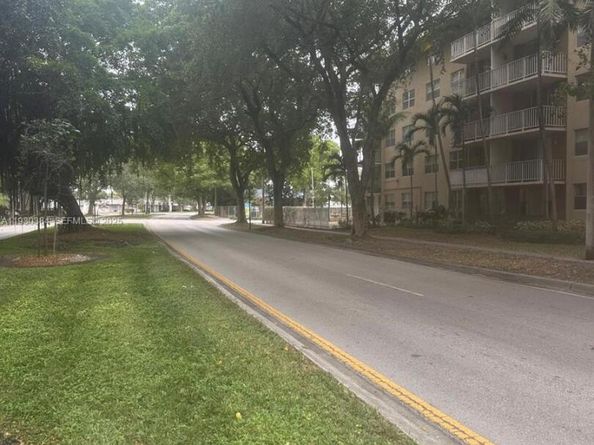 1805 Sans Souci Blvd 428, North Miami FL 33181