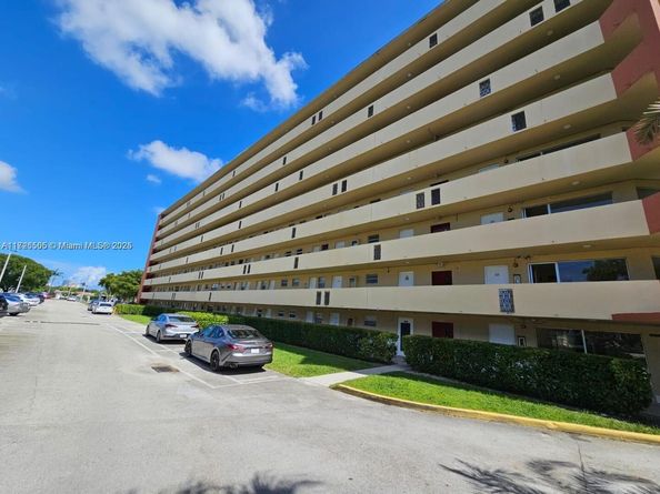 1770 NE 191st St 7001, Miami FL 33179