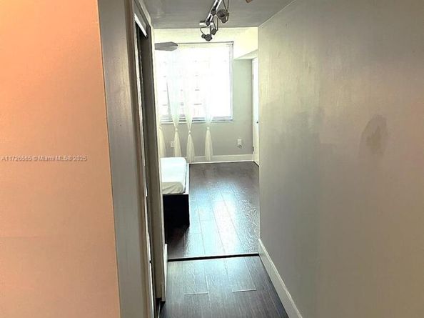 1770 NE 191st St 7001, Miami FL 33179