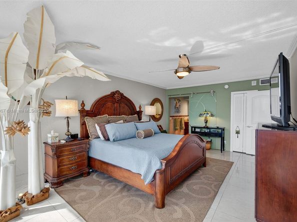 121 Golden Isles Dr 205, Hallandale Beach FL 33009