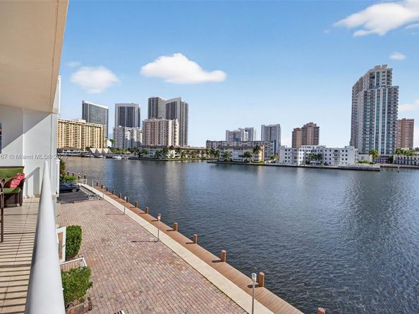 121 Golden Isles Dr 205, Hallandale Beach FL 33009