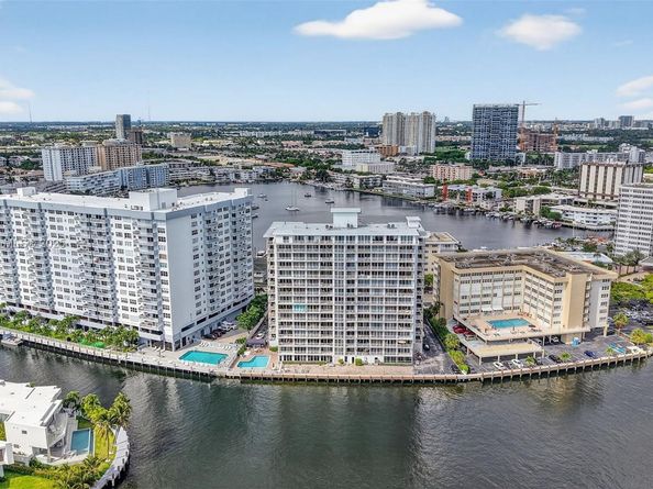 121 Golden Isles Dr 205, Hallandale Beach FL 33009