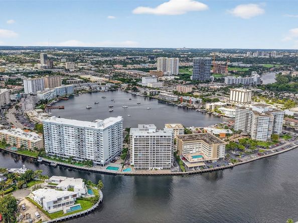 121 Golden Isles Dr 205, Hallandale Beach FL 33009