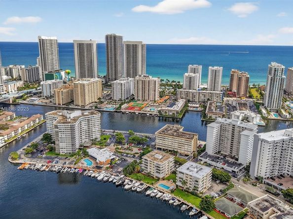 121 Golden Isles Dr 205, Hallandale Beach FL 33009