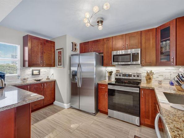 121 Golden Isles Dr 205, Hallandale Beach FL 33009