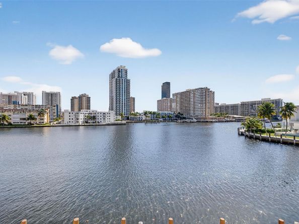 121 Golden Isles Dr 205, Hallandale Beach FL 33009