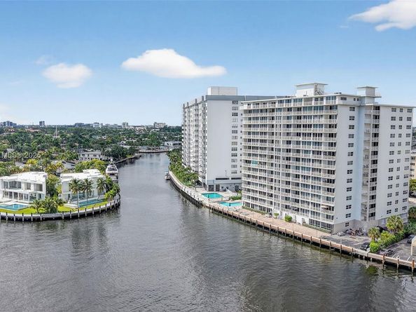 121 Golden Isles Dr 205, Hallandale Beach FL 33009