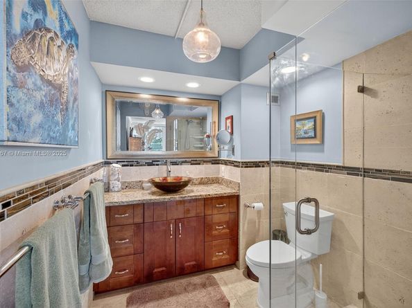 121 Golden Isles Dr 205, Hallandale Beach FL 33009