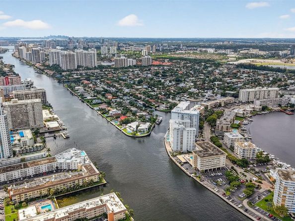 121 Golden Isles Dr 205, Hallandale Beach FL 33009