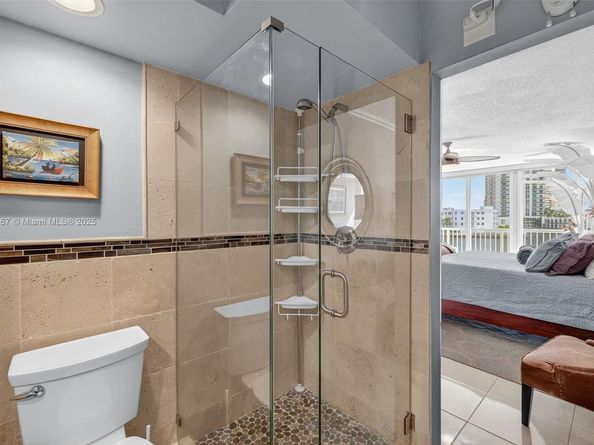 121 Golden Isles Dr 205, Hallandale Beach FL 33009