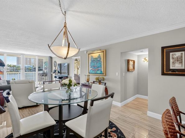 121 Golden Isles Dr 205, Hallandale Beach FL 33009