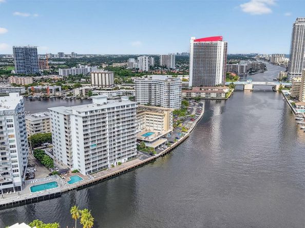 121 Golden Isles Dr 205, Hallandale Beach FL 33009