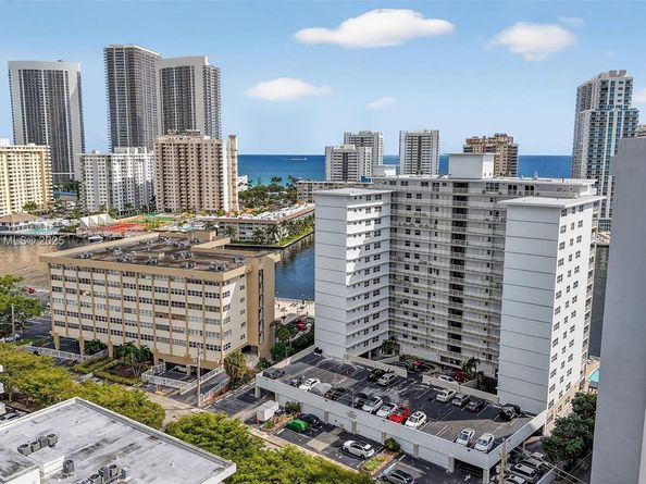 121 Golden Isles Dr 205, Hallandale Beach FL 33009