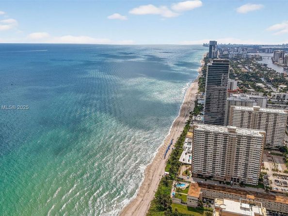 121 Golden Isles Dr 205, Hallandale Beach FL 33009