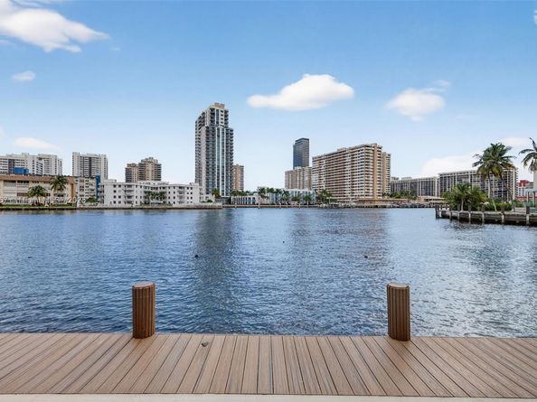 121 Golden Isles Dr 205, Hallandale Beach FL 33009