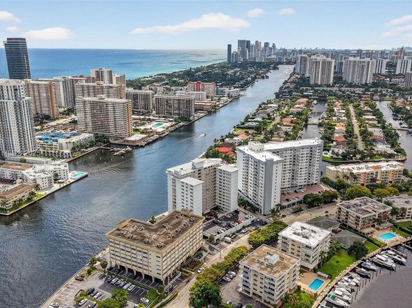 121 Golden Isles Dr 205, Hallandale Beach FL 33009