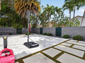 5861 NW 109th Ct, Doral FL 33178