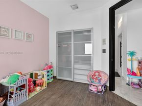 5861 NW 109th Ct, Doral FL 33178