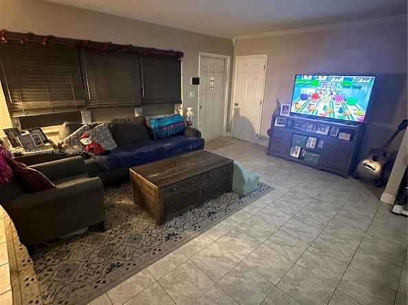 341 NW 147th St, Miami FL 33168